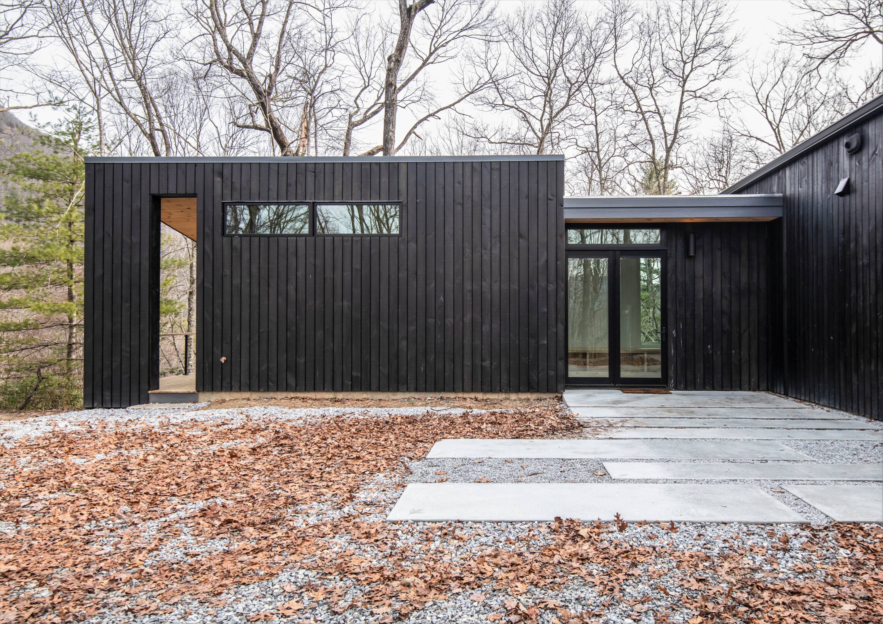 asheville-architects-sapphire-cabin-exterior-2